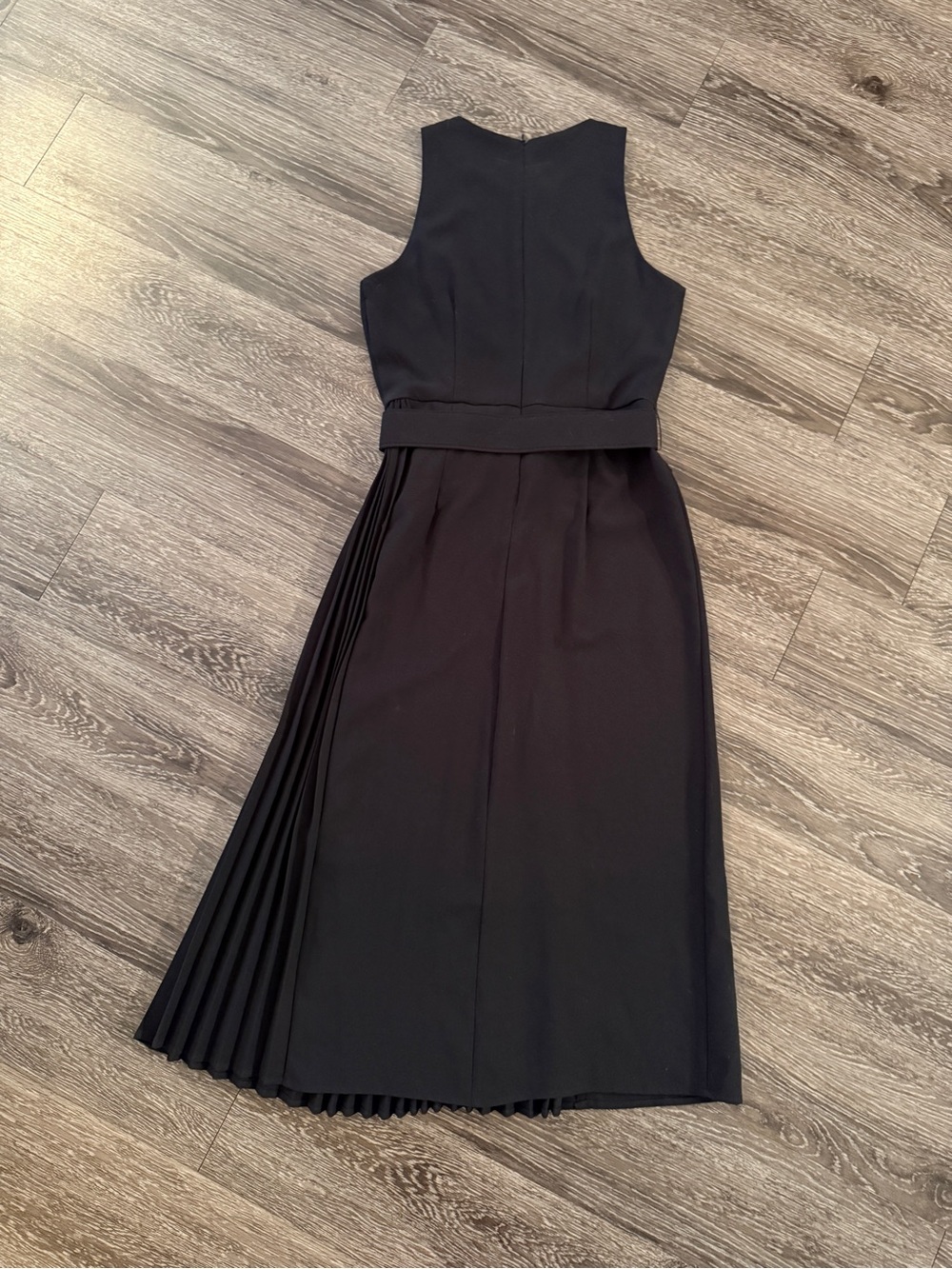Taylor Pleated Belted Sleeveless Midi Dress - Picture 6 of 6